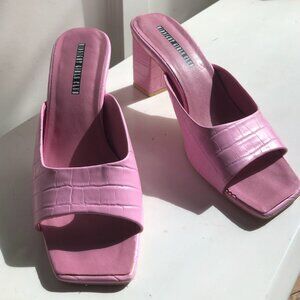 Hello Barbie! Midnight Girls Club slides - size 8 - great condition